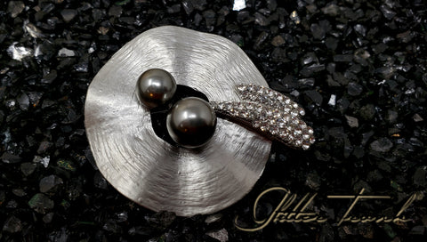 Alia Black Pearl n metal Brooch Rhinestone